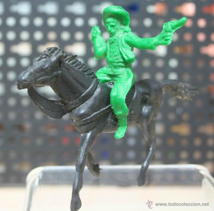 Figuras de goma y PVC: CABALLO Y BAQUERO DE PLASTICO. SIN DATOS - Foto 2