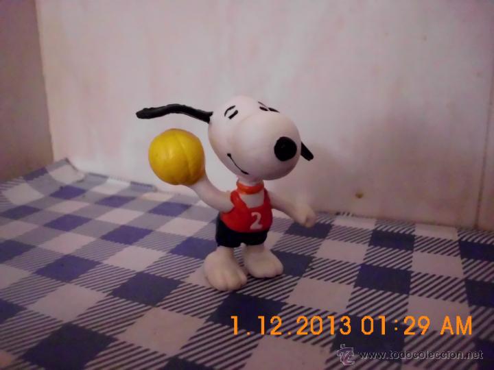 Figuras de goma y PVC: mu&ntilde;eco figura perro snoopy snopy - Foto 1