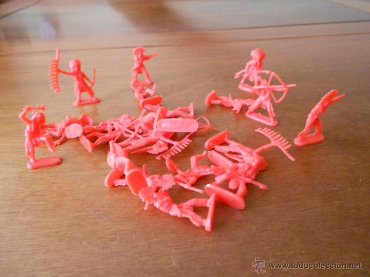 Figuras de goma y PVC: LOTE DE INDIOS - Foto 1