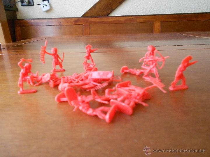 Figuras de goma y PVC: LOTE DE INDIOS - Foto 2