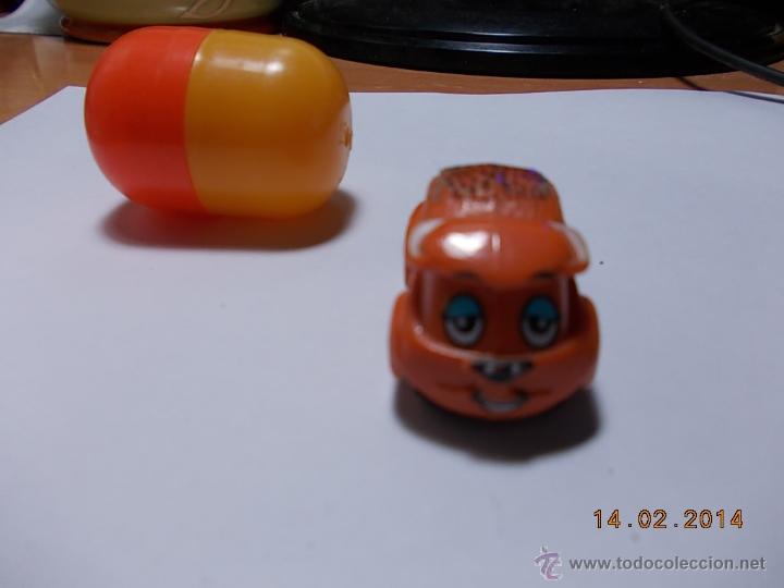 Figuras de goma Kinder: Huevo Kinder con su auto. - Foto 1