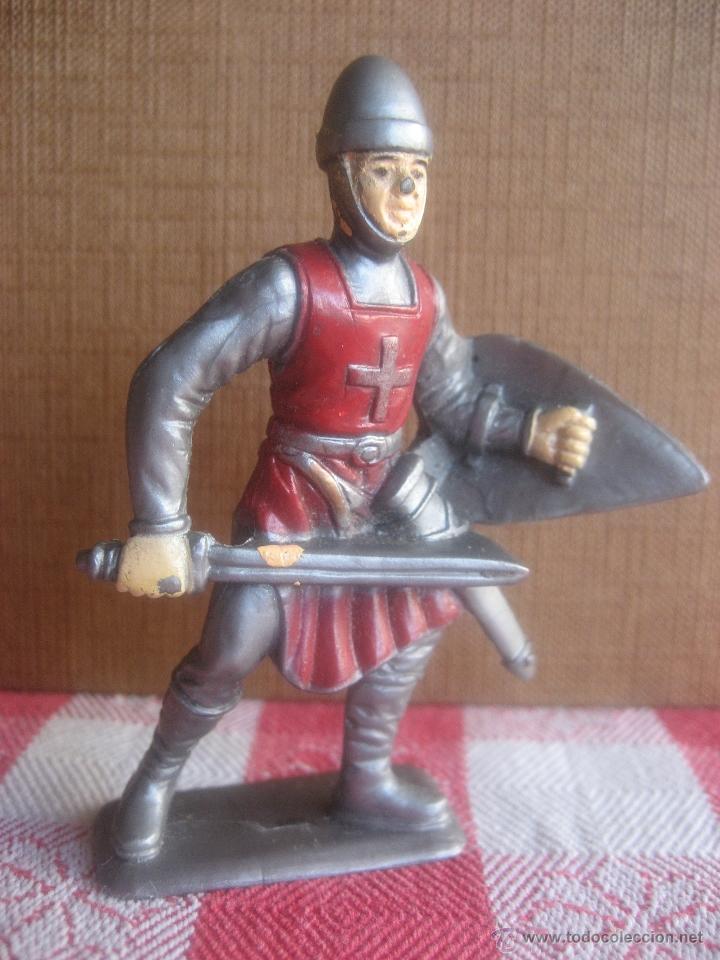 Figuras de Goma y PVC: Soldado medieval. Marca sin identificar. 7 cms.
