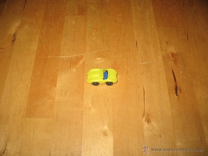 Kinder Figures: JUGUETE TOY FIGURA PVC COCHE AMARILLO COCHECITO CAR SORPRESA AMARILLO YELLOW AZUL BLUE