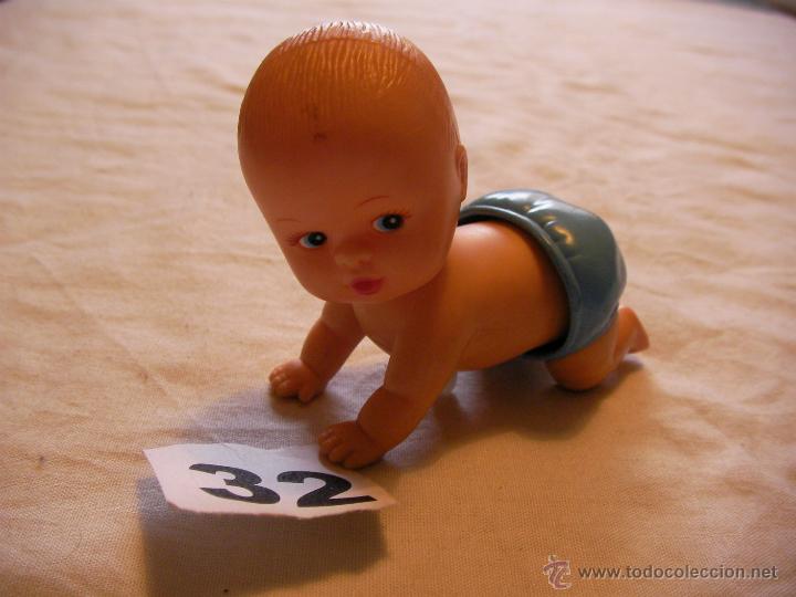 Figuras de goma y PVC: FIGURA PVC - BEBE GATEANDO - Foto 1