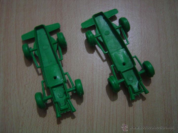 Figuras de goma y PVC: 2 COCHES DE PL&Aacute;STICO DE LOS A&Ntilde;OS 70. - Foto 2