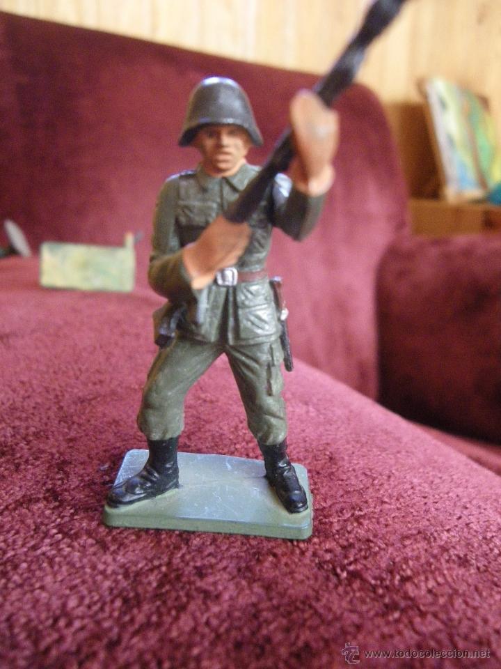 Figuras de Goma y PVC: Soldado alemán de plástico Starlux - Foto 1 - 43006825