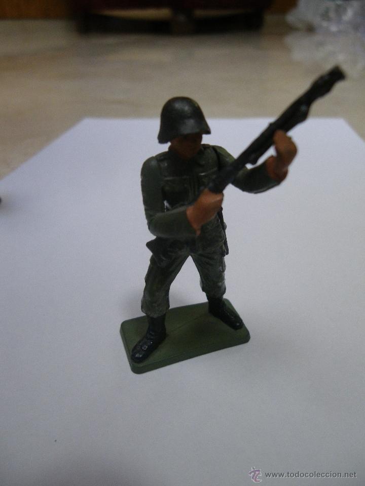 Figuras de Goma y PVC: Soldado alemán de plástico Starlux - Foto 2 - 43006825