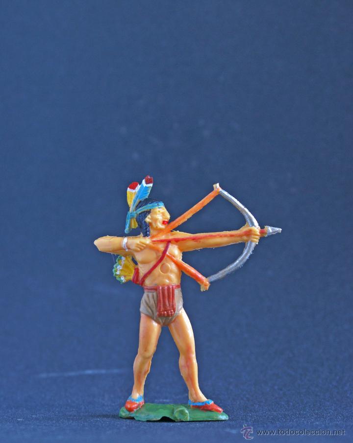 Figuras de goma y PVC: Indio de Teixido, antiguo, con arco. - Foto 1