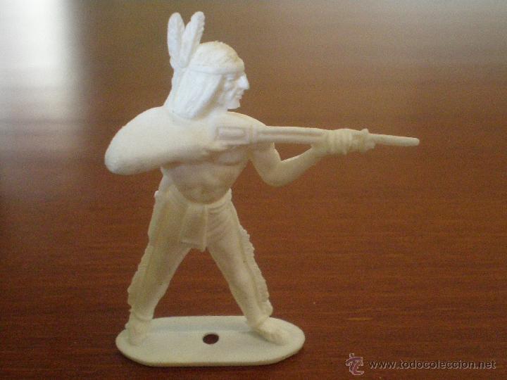 Figuras de goma y PVC: INDIO DE COLOR BLANCO DE LA MARCA COMANSI - Foto 1
