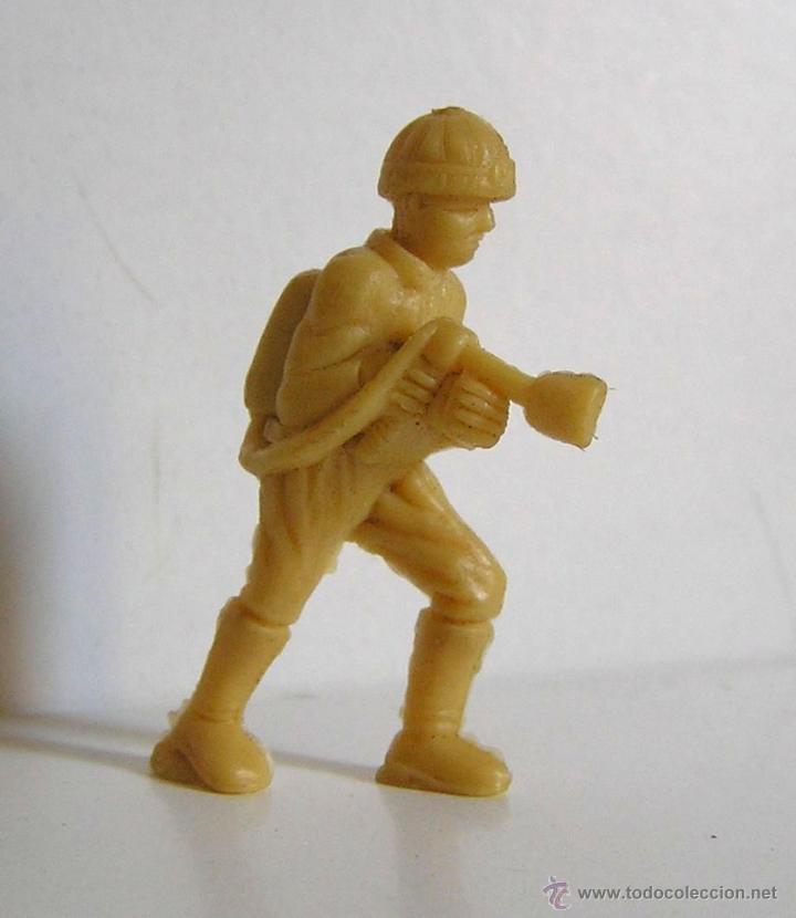 Rubber and PVC Figures: Figura Dunkin serie Soldados del Mundo (japones)