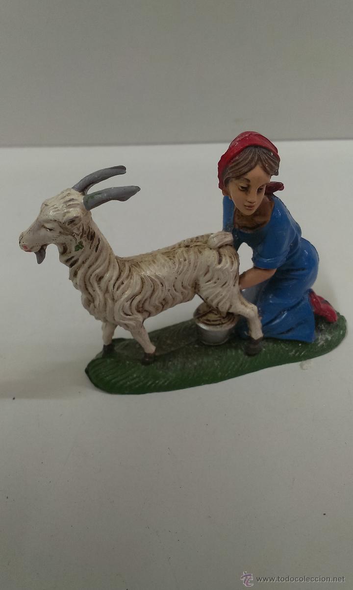 Figure di Gomma e PVC: BONITA FIGURITA DE SE&Ntilde;ORA ORDE&Ntilde;ANDO A UNA CABRA . MARCADA ITALY