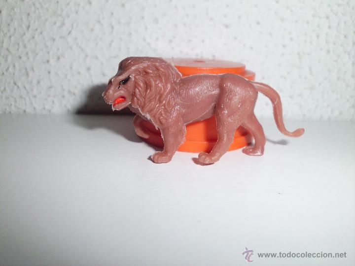 Figuras de goma y PVC: antiguo mu&ntilde;eco figura leon - Foto 1