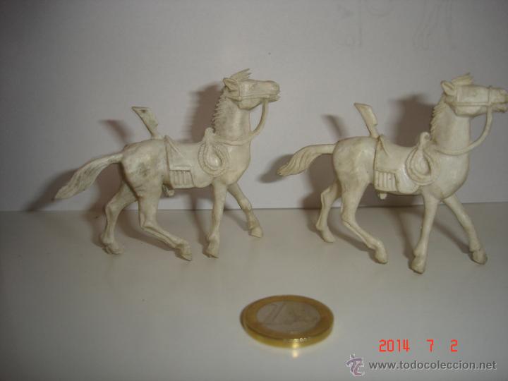 Figuras de goma y PVC: LOTE DE TRES CABALLOS COMANSI - Foto 2