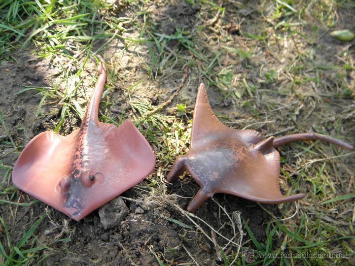 Figuras de goma y PVC: Lote dos figuras mantas- rayas de 12 x 9 cent&iacute;metros