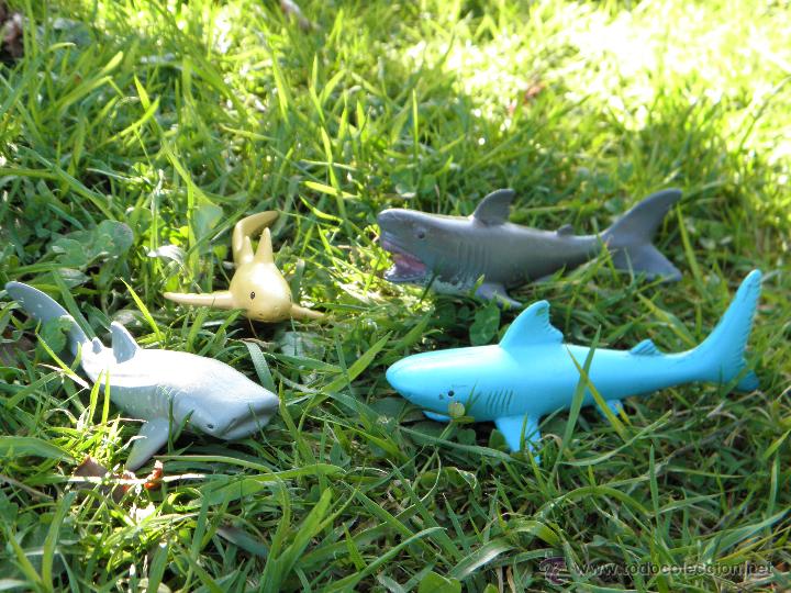 Figuras de goma y PVC: Lote cuatro figuras tiburones escualos de 11 cm