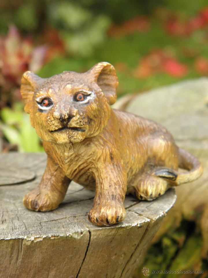 Figuras de goma y PVC: Antigua figura realista cachorro de le&oacute;n de 7 x 4 cm