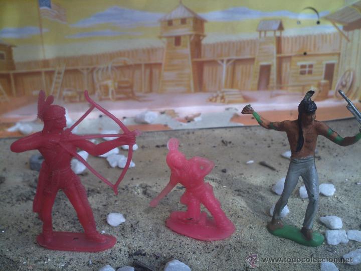Figuras de goma y PVC: tres indios piperos - Foto 1