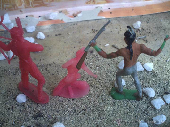 Figuras de goma y PVC: tres indios piperos - Foto 2