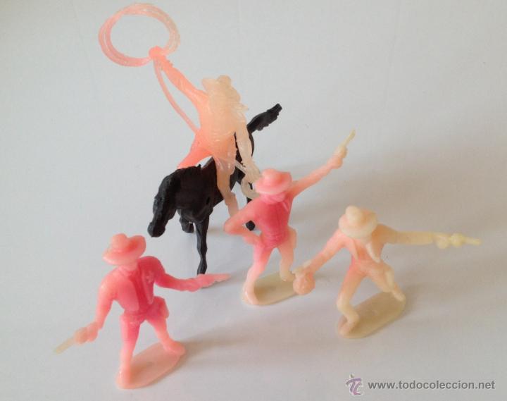 Figuras de goma y PVC: COWBOYS DE PLASTICO. LOTE. - Foto 1