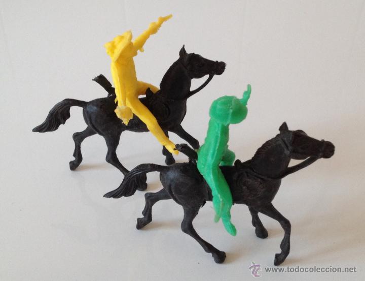 Figuras de goma y PVC: COWBOYS A CABALLO. LOTE. - Foto 1