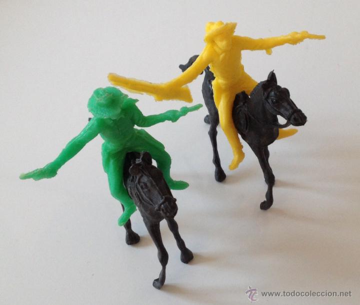 Figuras de goma y PVC: COWBOYS A CABALLO. LOTE. - Foto 2