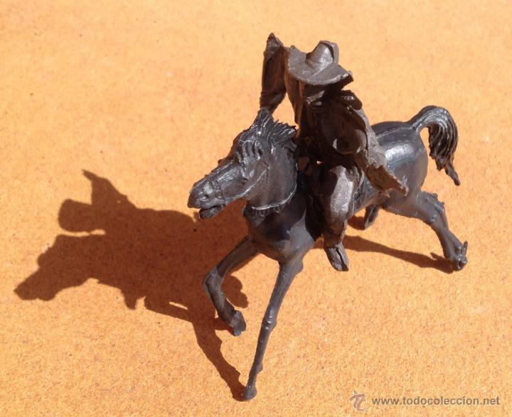 Figuras de goma y PVC: COWBOY A CABALLO. - Foto 1