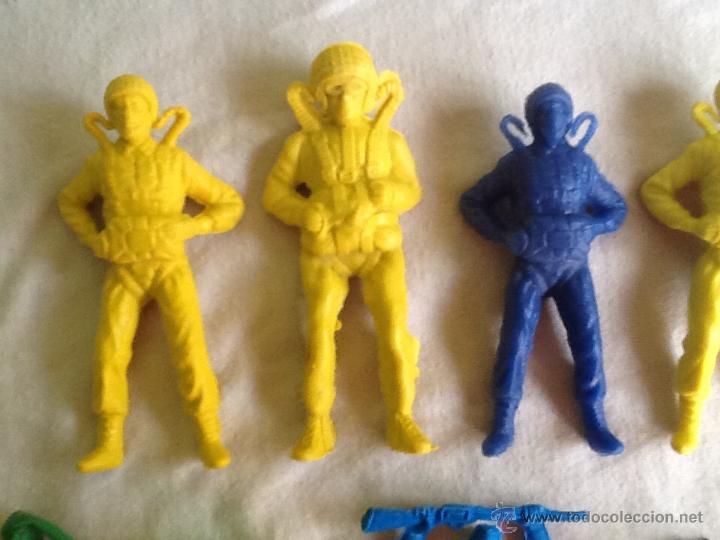 Figuras de goma y PVC: Lote de figuras varias pl&aacute;stico n.1 - Foto 2