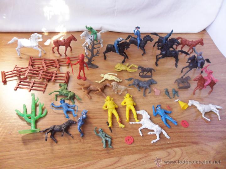 Figuras de goma y PVC: LOTE DE FIGURAS DEL OESTE DE INDIOS Y VAQUEROS - AMERICANOS Y DEMAS - A&Ntilde;OS 70