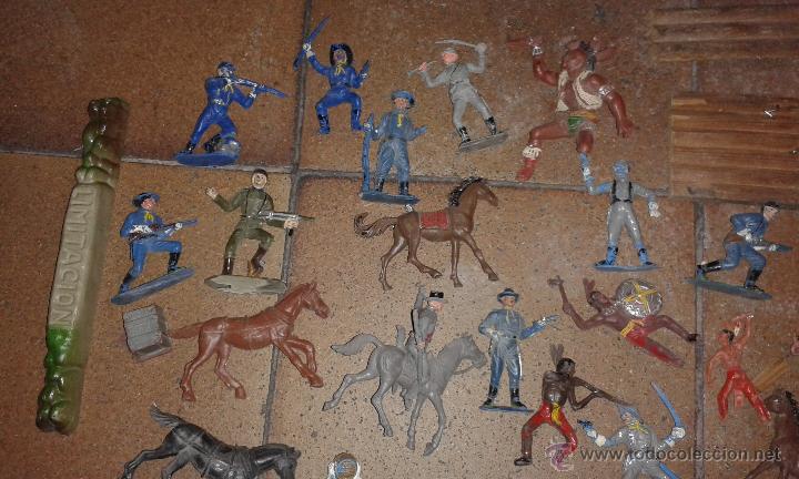 Figuras de goma y PVC: GRAN LOTE DE FIGURAS INDIOS Y VAQUEROS MERTEN, ELASTOLIN - Foto 3