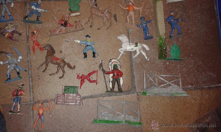 Figuras de goma y PVC: GRAN LOTE DE FIGURAS INDIOS Y VAQUEROS MERTEN, ELASTOLIN - Foto 4