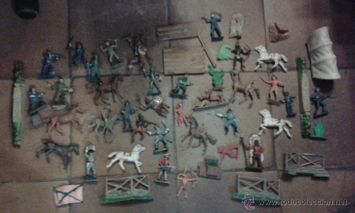 Figuras de goma y PVC: GRAN LOTE DE FIGURAS INDIOS Y VAQUEROS MERTEN, ELASTOLIN - Foto 6