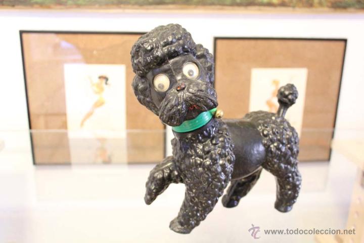 Rubber and PVC Figures: mu&ntilde;eco perro poodle caniche a&ntilde;os 60. plastico negro.se le gira ojos y cabeza.