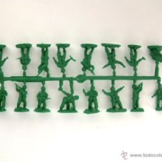 Figuras de Goma y PVC: MONTAPLEX - HOBBYPLAST - 1 COLADA DE AMERICANOS - EN COLOR VERDE - KIOSKO AÑOS 70´S. Lote 84151720
