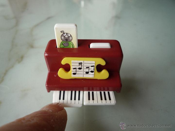 Kinder Figures: Antigua figura KINDER Sorpresa con movimiento *Festival Notas Musicales PIANO* mpg S-32