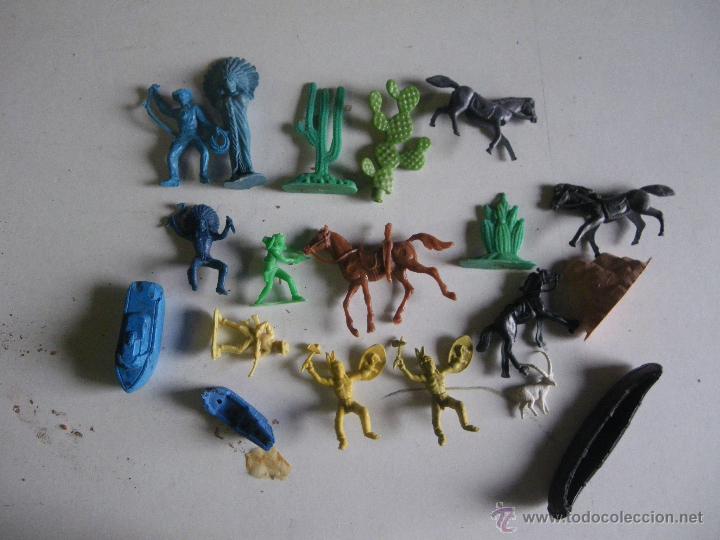 Figuras de goma y PVC: LOTE INDIOS Y CABALLOS , VERRR - Foto 1