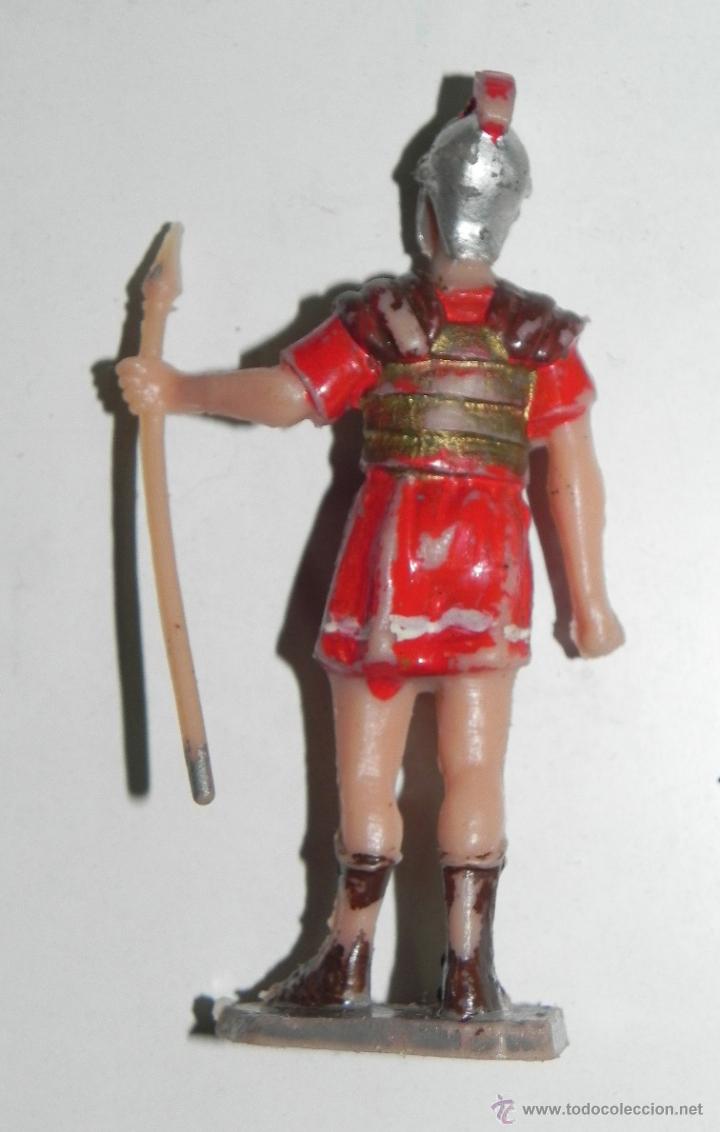 Figuras de goma y PVC: FIGURA DE ROMANO REALIZADA EN PLASTICO, MIDE 8,2 CMS. - Foto 2
