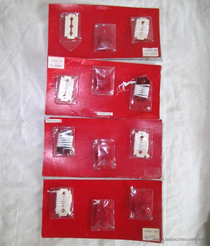 Figure di Gomma e PVC: 12 hojillas de afeitar de juguete en muestrario a&ntilde;os 70-80