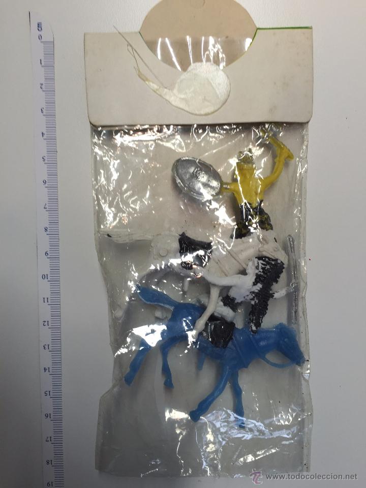 Figuras de goma y PVC: BOLSA CON DOS INDIOS Y CABALLOS JAVER - Foto 2