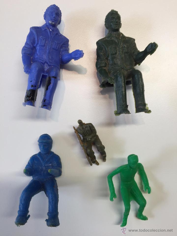Figuras de goma y PVC: LOTE DE FIGURAS SENTADAS - Foto 1
