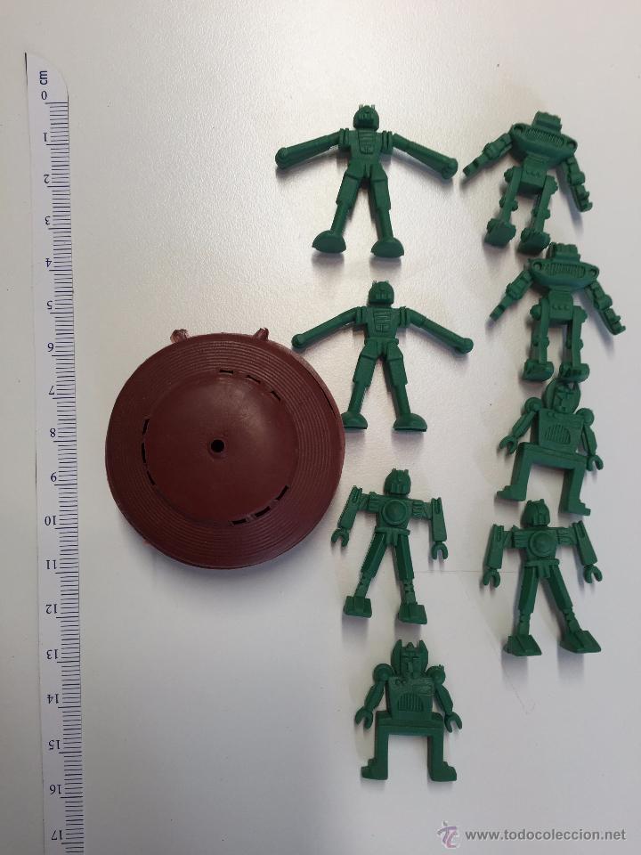 Figuras de goma y PVC: LOTE DE 8 ANTIGUOS ROBOTS DE PLASTICO - Foto 1