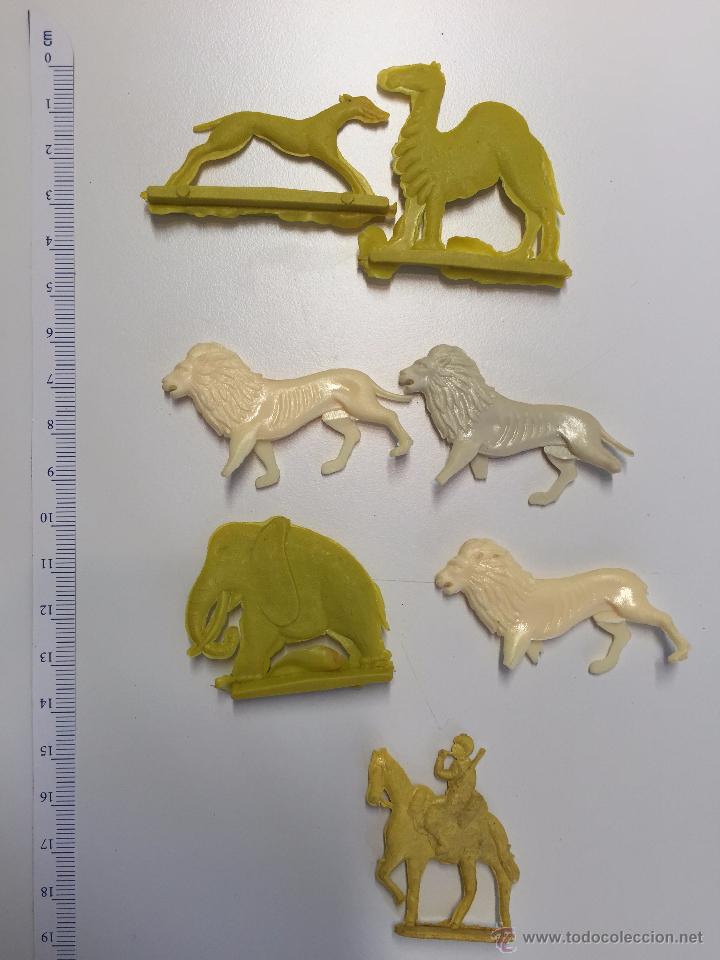 Figuras de goma y PVC: LOTE DE ANTIGUAS FIGURAS PLANAS - Foto 1