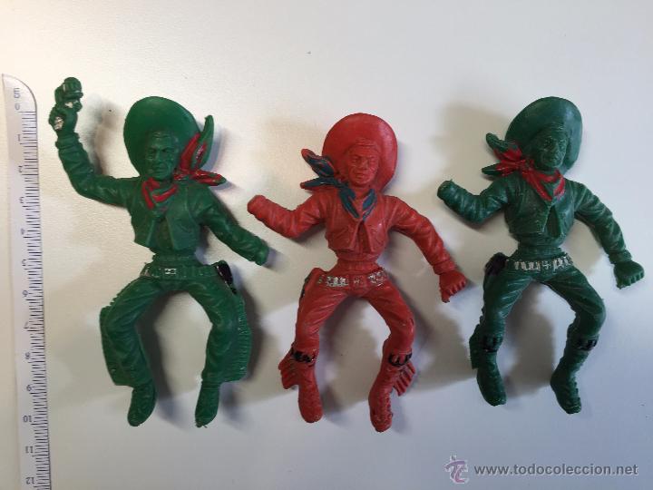 Figuras de goma y PVC: LOTE DE 3 VAQUEROS - Foto 1