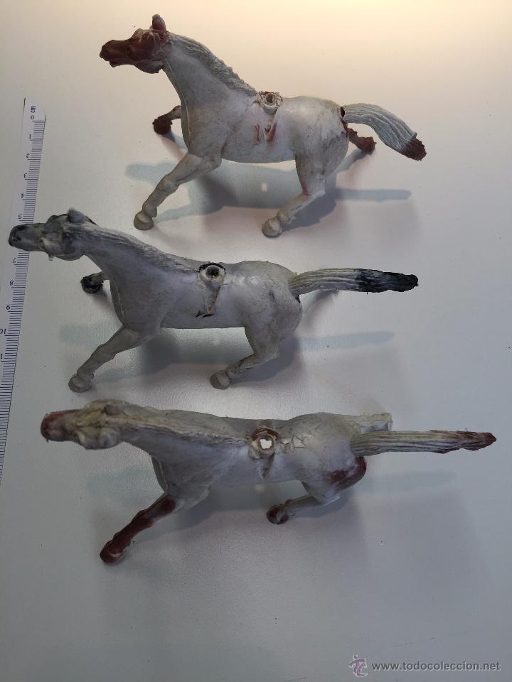 Figuras de goma y PVC: LOTE DE 3 CABALLOS - Foto 1