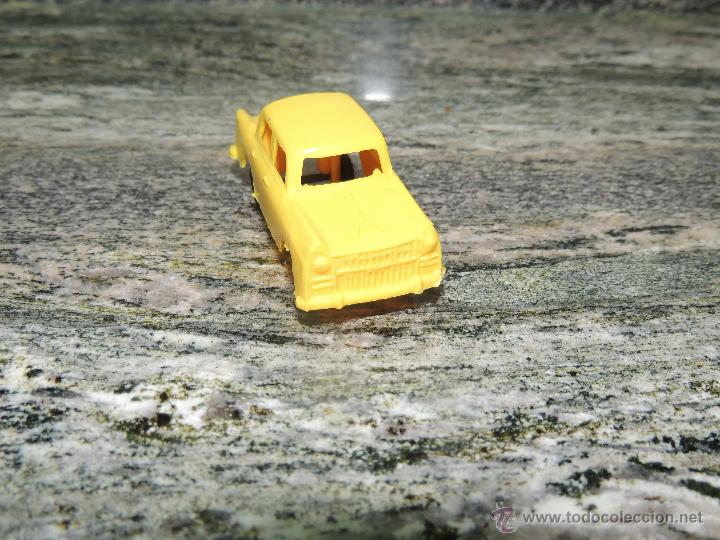 Figuras de goma y PVC: MERCEDES DE PLASTICO - Foto 1