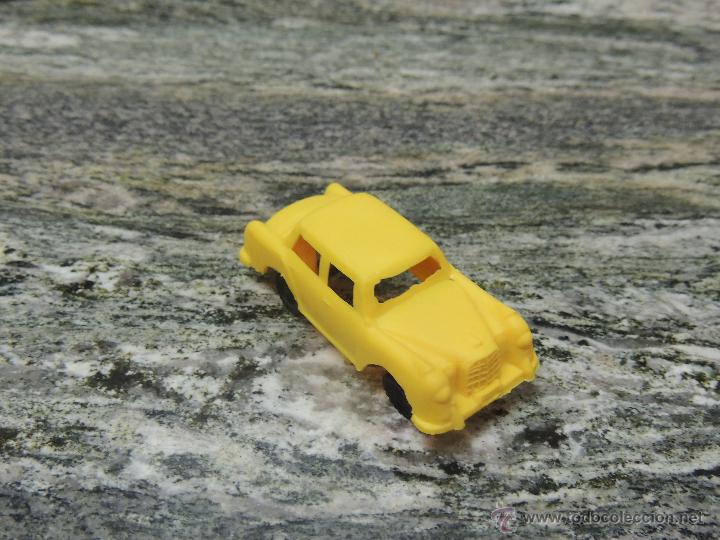 Figuras de goma y PVC: MERCEDES DE PLASTICO - Foto 2