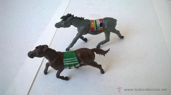 Figuras de goma y PVC: DOS CABALLOS INDIOS - GAMA - Foto 1