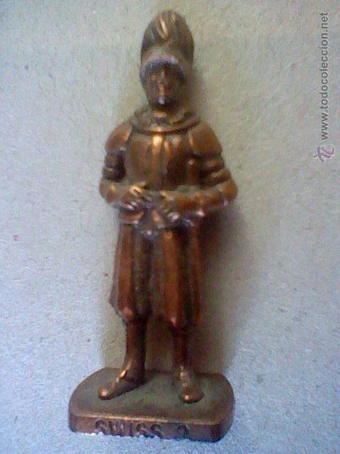 Kinder Figures: figura mu&ntilde;eco promocional creo Kinder o Kellogs metal 4 cms -Swiss 2 *c23/b1