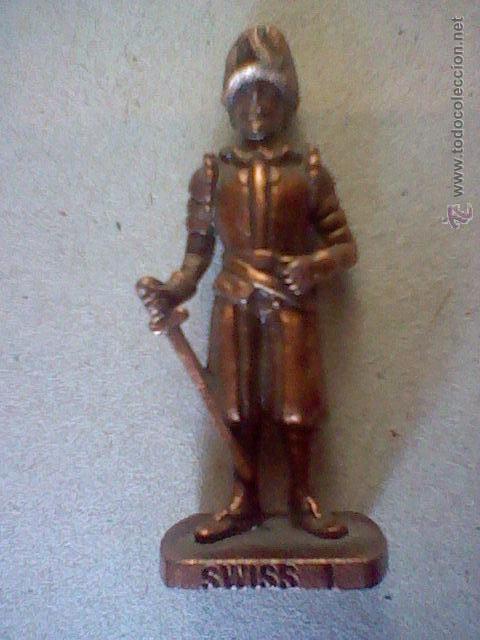 Kinder Figures: figura mu&ntilde;eco promocional creo Kinder o Kellogs metal 4 cms -Swiss 1 *c23/b1