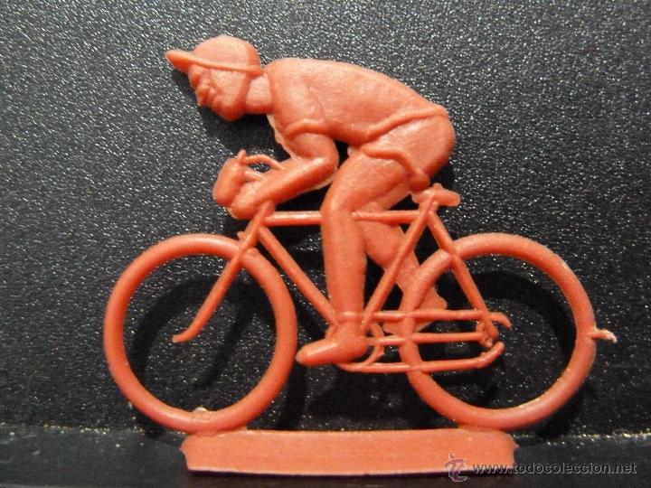 Figuras de goma y PVC: ANTIGUO CICLISTA DE PLASTICO - Foto 3