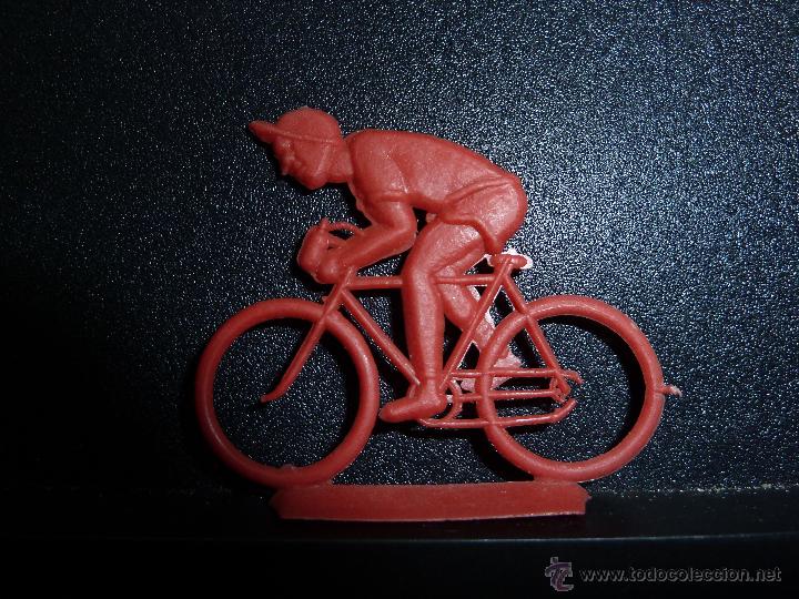 Figuras de goma y PVC: ANTIGUO CICLISTA DE PLASTICO - Foto 4